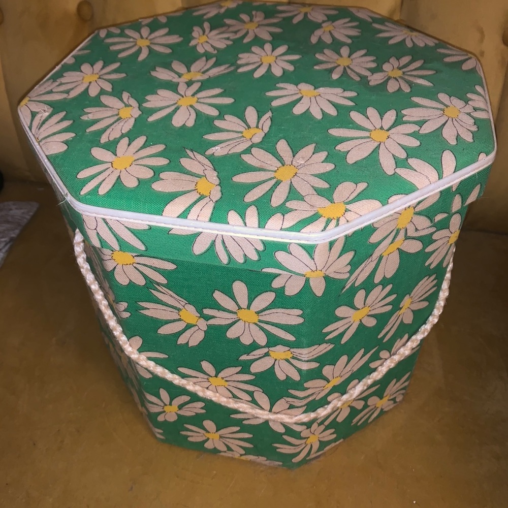 Large (app. 17” tall and slightly larger for the lid dmt. Classic 70s print.